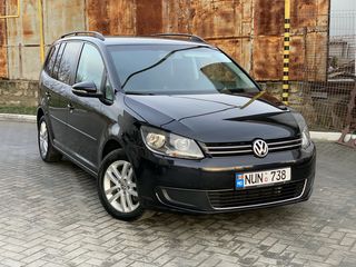 Volkswagen Touran foto 1