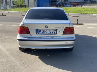 BMW 5 Series foto 4