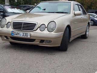 Mercedes E-Class foto 2