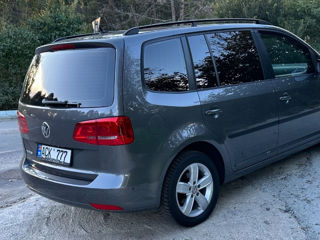 Volkswagen Touran foto 2