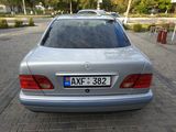 Mercedes E Class foto 2