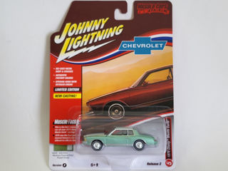 Модели AutoWorld, Johnny Lightning, Racing Champions в 64-ом масштабе (как Hot Wheels)