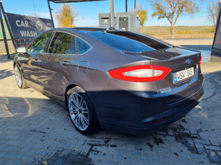 Ford Fusion foto 6