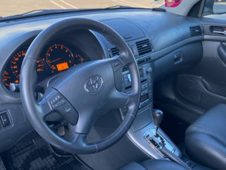 Toyota Avensis foto 3