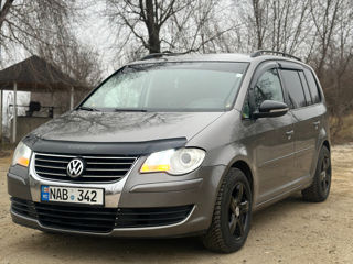 Volkswagen Touran foto 3