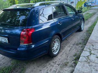 Toyota Avensis foto 6