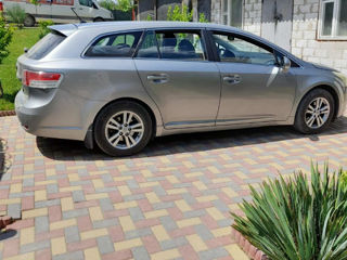 Toyota Avensis foto 1