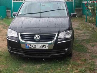 Volkswagen Touran foto 1