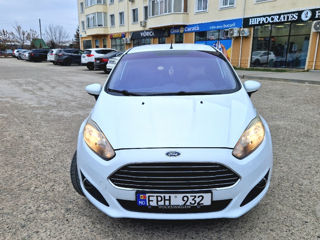 Ford Fiesta foto 2