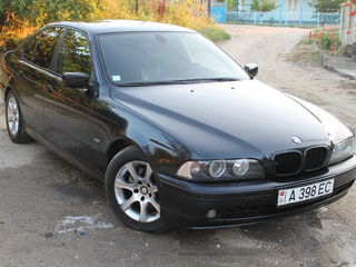 BMW 5 Series foto 1