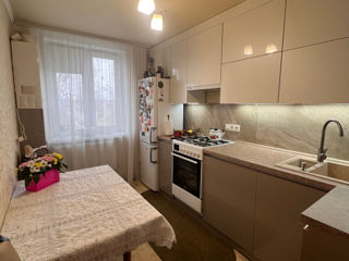 Apartament cu 2 camere, 52 m², Gara de nord, Bălți foto 2