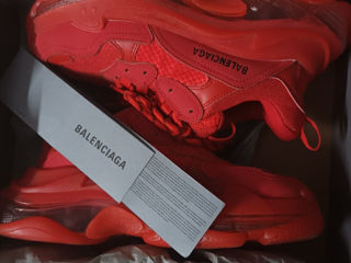 Balenciaga triple s urgent