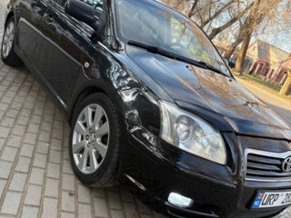 Toyota Avensis foto 2