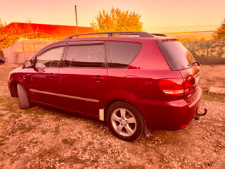 Toyota Avensis Verso foto 3