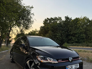 Volkswagen Golf foto 1