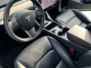 Tesla Model 3 foto 4