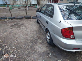 Hyundai Accent foto 3