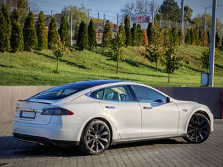 Tesla Model S foto 2