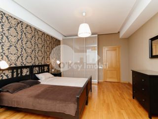 Apartament cu 3 camere, 130 m², Botanica, Chișinău foto 3