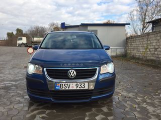 Volkswagen Touran foto 2