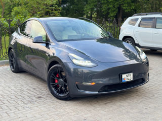 Tesla Model Y foto 1