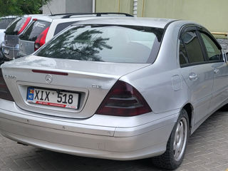 Mercedes C-Class foto 3