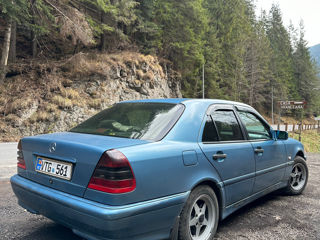 Mercedes C-Class foto 7