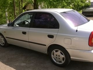 Hyundai Accent foto 5