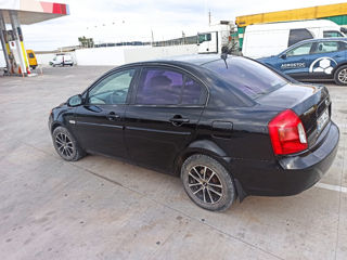 Hyundai Accent foto 5