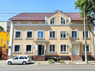 Биржа Недвижимости LARA предлагает к продаже дом в центре Кишинёва, str. București 111. Первая линия foto 1