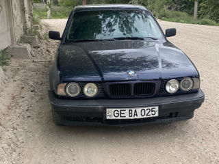 BMW 5 Series foto 10