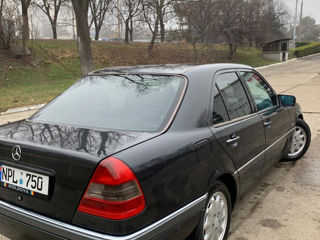 Mercedes C-Class foto 9