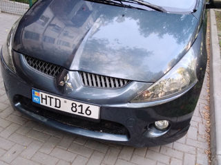 Mitsubishi Grandis foto 2