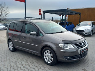 Volkswagen Touran foto 2