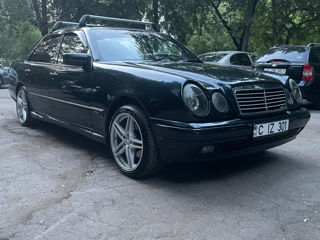 Mercedes E-Class foto 1