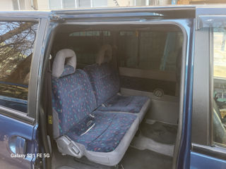 Nissan Serena foto 2