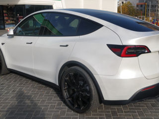 Tesla Model Y foto 5