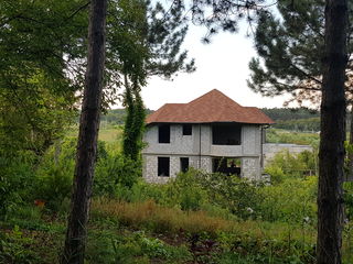 Casa nefinisata in sânul naturii foto 2