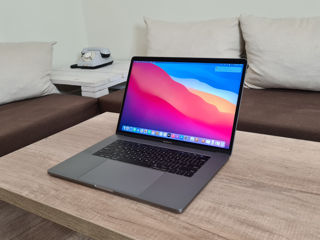 MacBook Pro 15 2017 (i7 8x 3.80Ghz, 16Gb, 500Gb, Radeon Pro 555 2Gb) foto 2