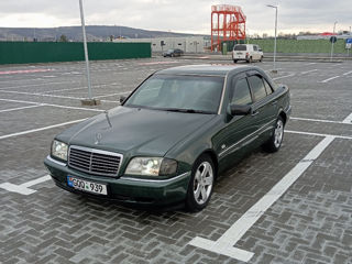 Mercedes C-Class foto 2