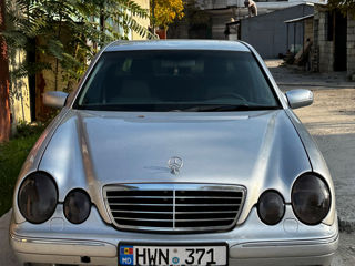 Mercedes E-Class foto 2