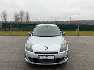 Renault Grand Scenic foto 2