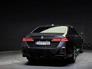 BMW 5 Series foto 4