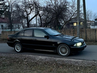 BMW 5 Series foto 3