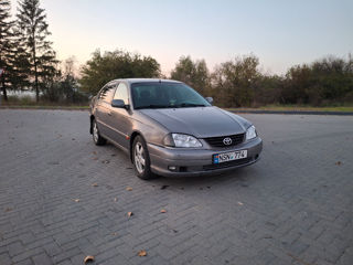 Toyota Avensis foto 8