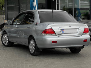 Mitsubishi Lancer foto 5