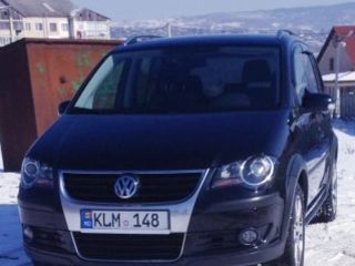 Volkswagen Touran foto 1