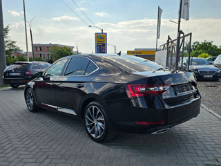 Skoda Superb foto 2