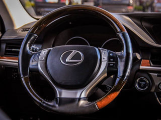 Lexus ES Series