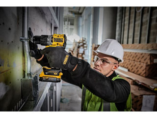 Masina de gaurit-insurubat cu percutie pe acumulator/Дрель-шуруповёрт ударная DeWALT DCD805E1T foto 8